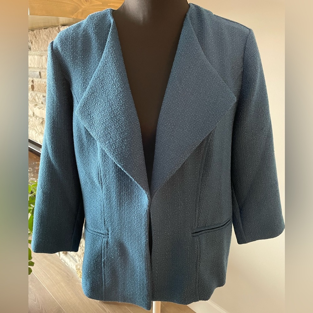 Chicos, size 1, teal open jacket. Lightweight fabric, great used condition.